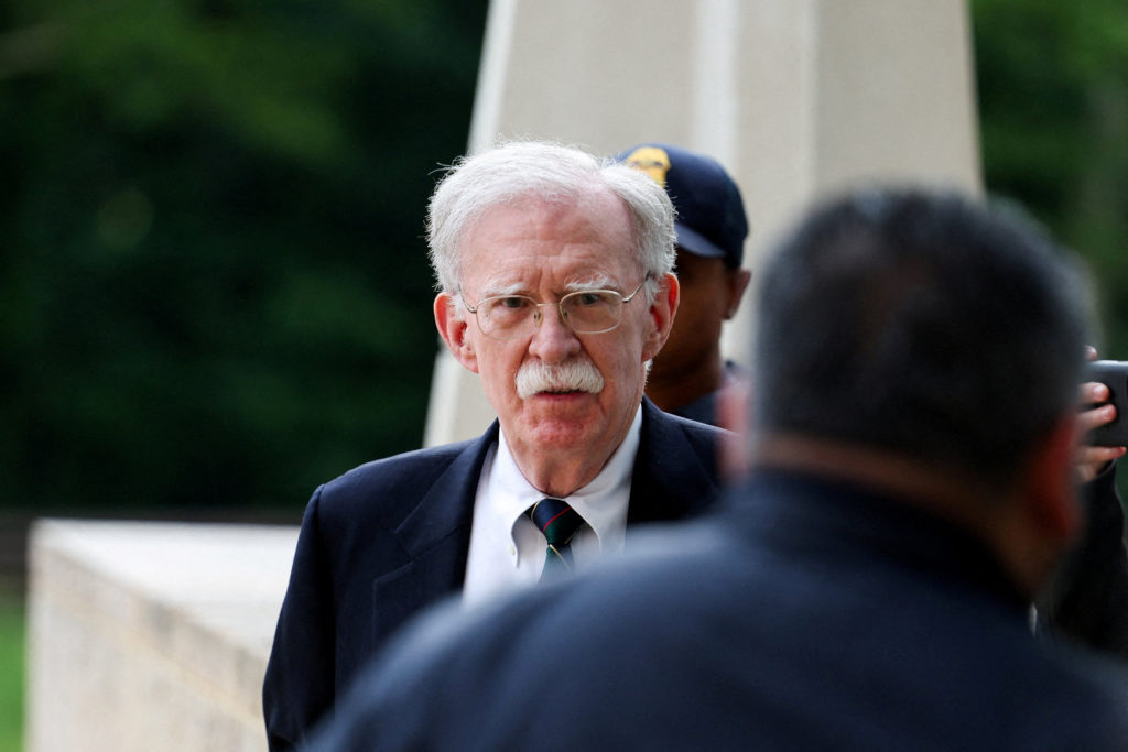 Haber Özeti: Eski Ulusal Güvenlik Danışmanı John Bolton Sınıflandırılmış Bilgi Saklamaktan Suçlu Bulundu