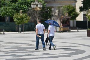 Weather Forecast: Sunny Skies with Temperatures Reaching 35 Degrees Celsius, Cloudiness Expected Later