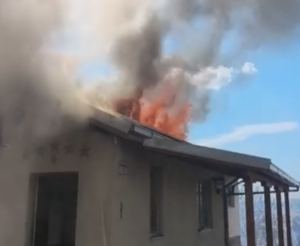 ВИДЕО | Нов пожар беснее кај штипско Ново Село — горат куќи и лозја, очајнички се бара помош од државата